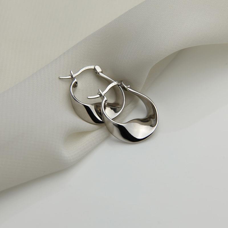 Modern Style Glossy Twist S925 Earrings